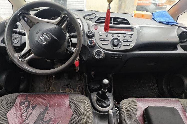 Used Honda Fit 2011 1.5L manual luxury version
