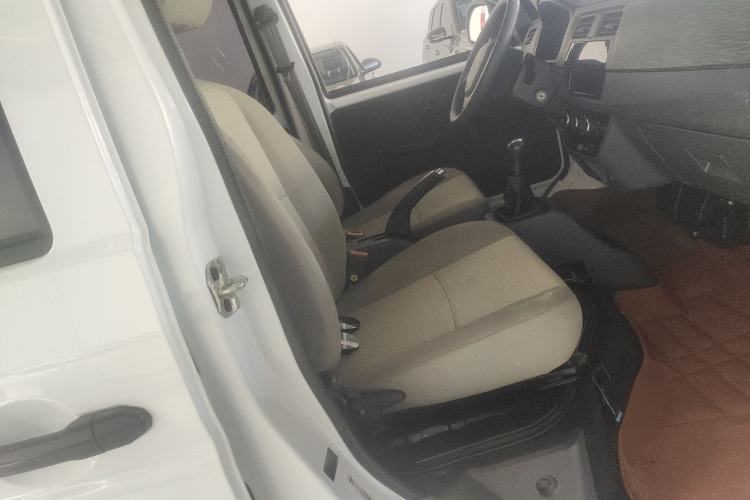 Used Jinbei Hiace X30 2023 1.5L Super-Comfortable Passenger Van 5/6/7-Seater Non-Air-Conditioned Version Model SWC15M Right Front Seat