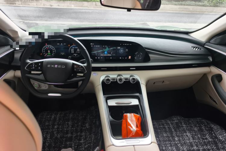 Used EXEED Lingyun 2024 300T Two-Wheel Drive Starlight Edition Center Console