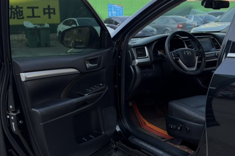 Used Toyota Highlander 2017 2.0T Four-Wheel Drive Luxury Edition 7 Seats Interior 2