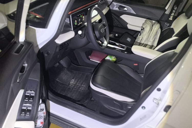 Used Geometry E Firefly 2024 301km Starlight Left Front Seat