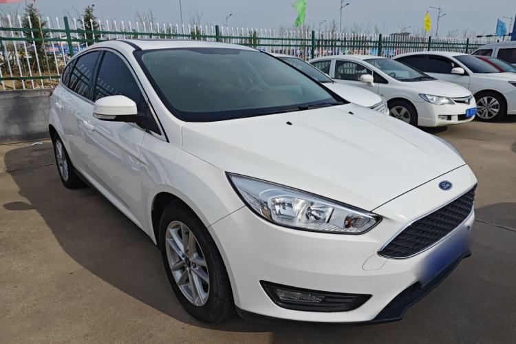 Used Ford Focus 2018 Hatchback Classic 1.6L Automatic Trendy SmartDrive Edition Front Right 45 Deg