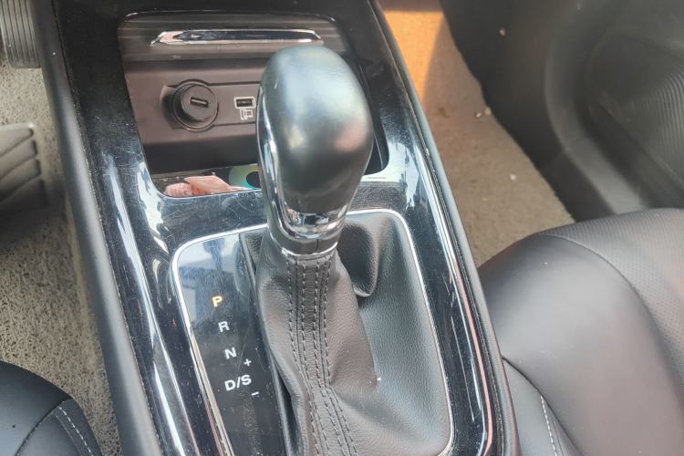 Used Roewe i5 2019 20T Automatic 4G Connected Supercharged Flagship Edition
