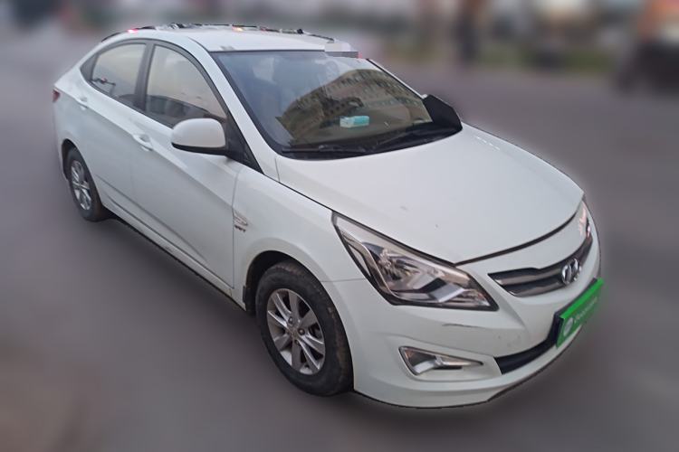 Used Hyundai Verna (older generation) 2014 1.4L Manual Smart GLS Trim Front Right 45 Deg