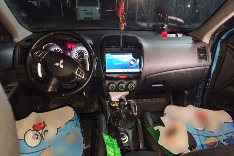 Used Mitsubishi ASX 2013 2.0L CVT Four-Wheel Drive Premium Edition Center Console