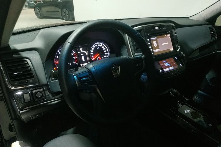 Used Toyota Crown 2018 2.0T Sport Edition Center Console