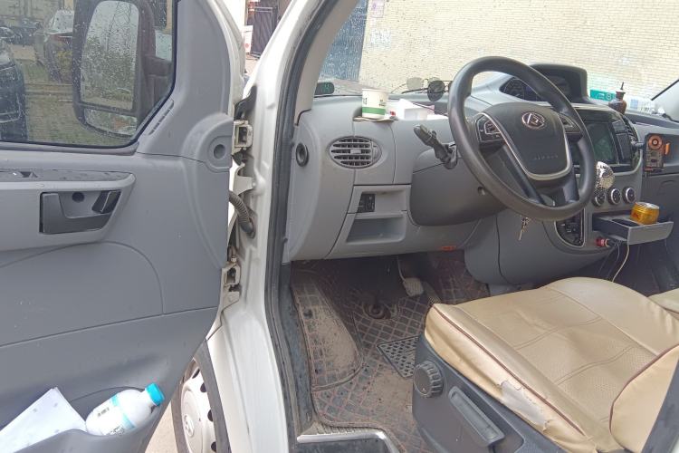 Used SAIC MAXUS Xintu V80 2021 2.0T AMT Classic Aoyuntong Short Wheelbase Mid-Roof 5/6-Seater
