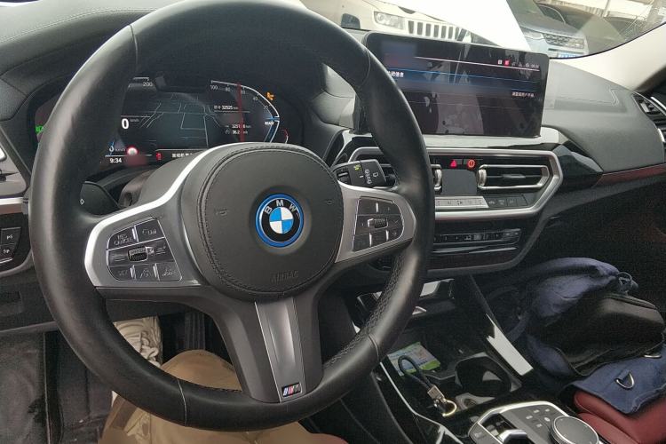 Used BMW iX3 2024 Leading Model Center Console