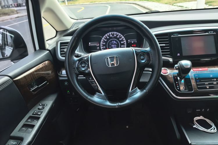 Used Honda Odyssey 2015 Updated Version 2.4L Smart Edition
