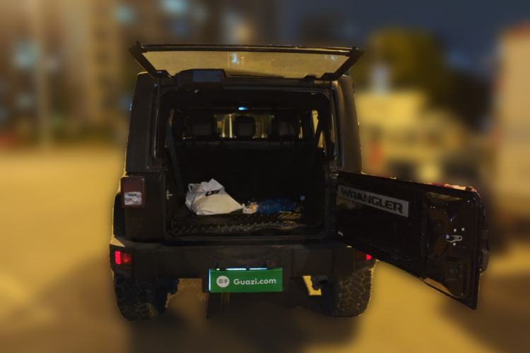 Used Jeep Wrangler 2017 3.0L Sahara Four-Door Comfort Edition Trunk