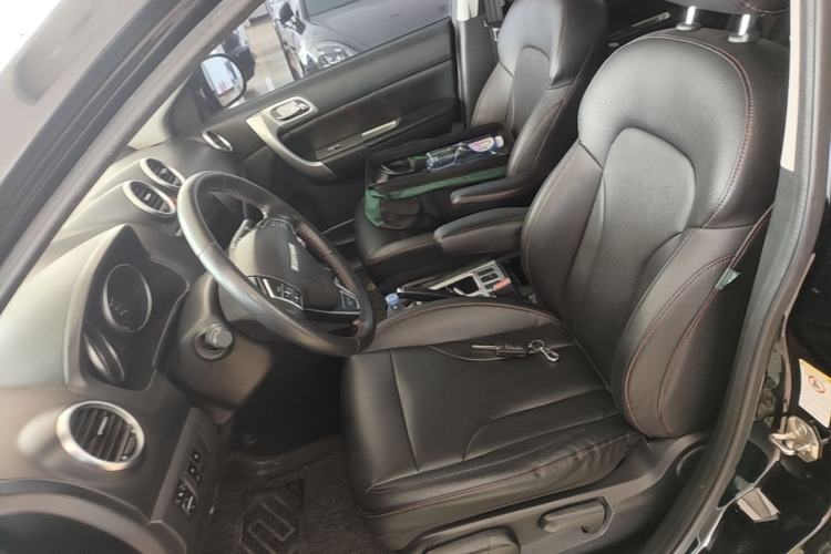 Used Haval H6 2013 Upgraded Model 2.4L Automatic Two-Wheel Drive Elite Version

