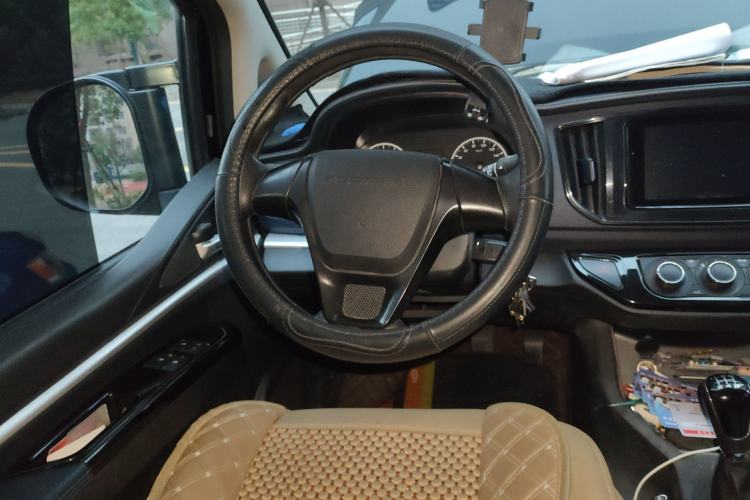 Used FORTHING Lingzhi 2023 M5L 1.6L Base Model 7 Seats
