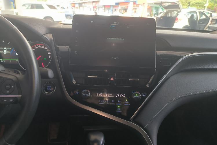 Used Toyota Camry 2022 2.0S Knight Edition Center Console