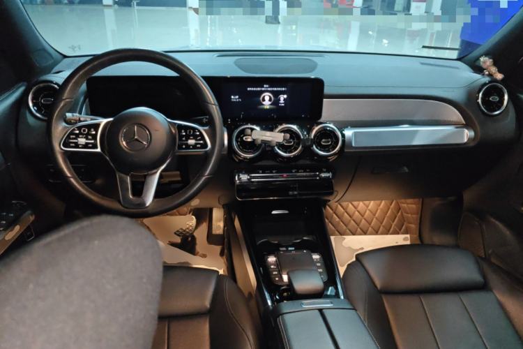 Used Mercedes-Benz GLB 2021 GLB 180 Dynamic Edition Center Console