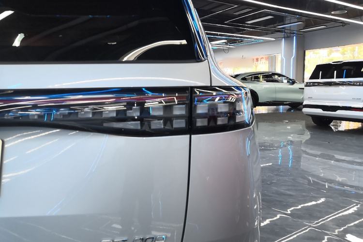 Used Dongfeng eπ eπ008 2024 636Max All-Electric Version 6 Seats
