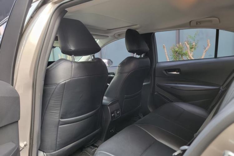 Used Toyota Corolla 2021 Dual-Motor 1.8L E-CVT Elite Edition Interior 6