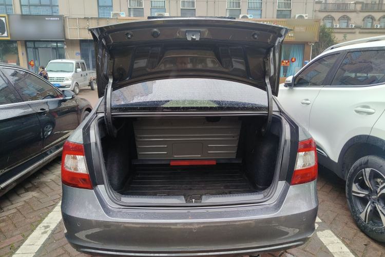 Used Skoda Rapid 2015 1.6L Automatic Smart Selection Model