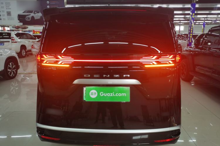 Used Denza D9 2024 DM-i 1050 Luxury Model
