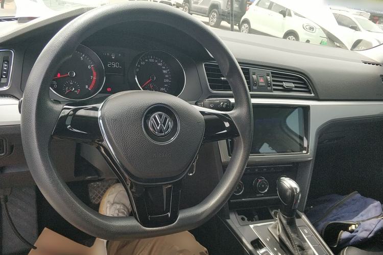 Used Volkswagen Lamando 2015 230TSI DSG Fashion Edition
