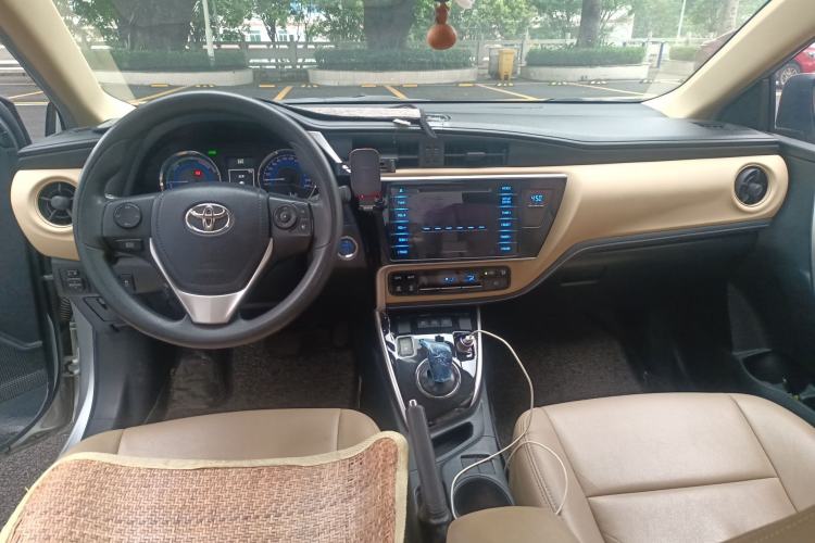 Used Toyota Levin 2017 Revised Dual-Engine 1.8H GS E-CVT Elite Sunroof Version China VI Standard Center Console