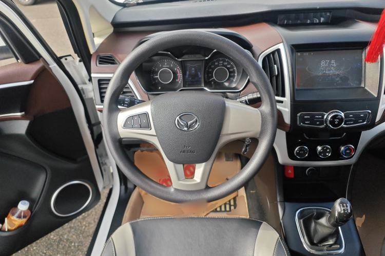 Used HYOSOW H3 2015 1.5L manual Comfort trim level