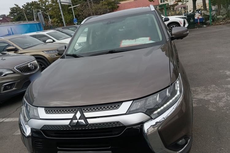 Used Mitsubishi Outlander 2019 2.4L 4x4 Zhi Xiang Edition 7 Seats China V Emission Standard