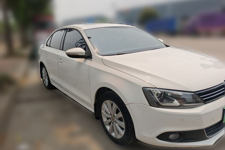 Used Volkswagen Sagitar 2014 1.4TSI Automatic Luxury Model Front Right 45 Deg