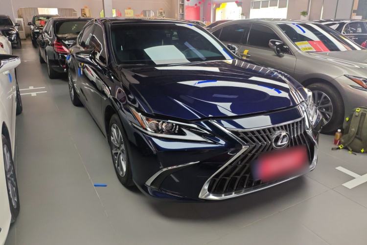 Used Lexus ES 2022 200 Excellence Edition Front Right 45 Deg