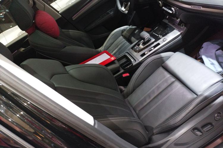 Used Audi Q5L 2022 40T Fashionable and Dynamic Model
