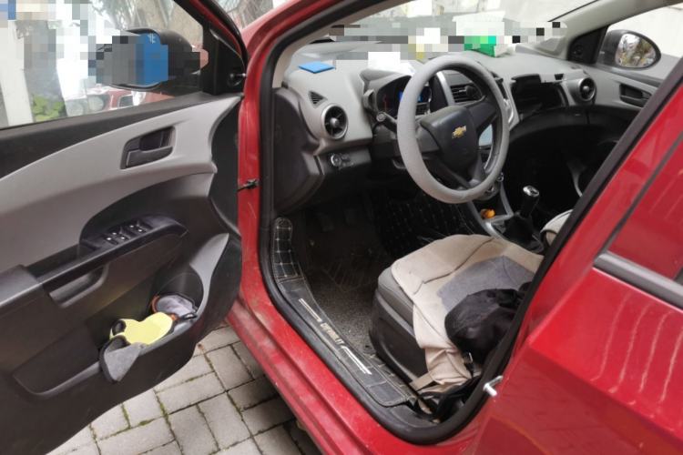 Used Chevrolet Aveo Sonic 2011 Sedan 1.4L MT SL
