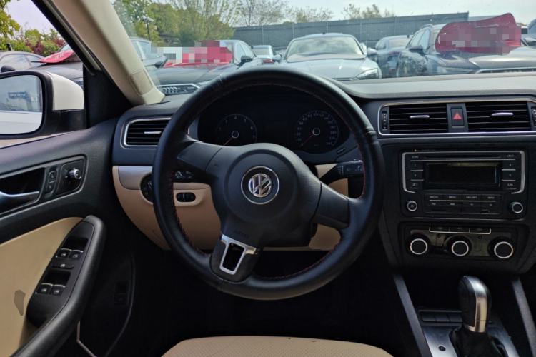 Used Volkswagen Sagitar 2014 1.6L Automatic Comfort Model Steering Wheel