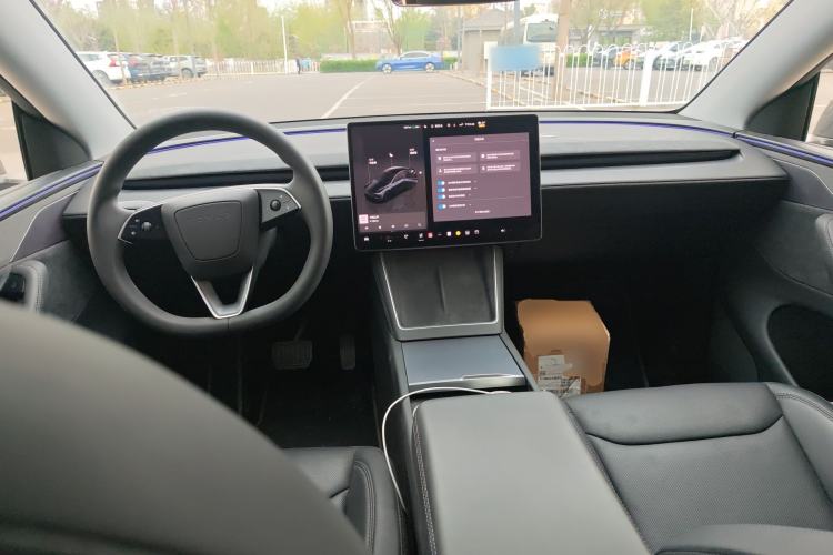 Used Tesla Model Y 2025 Long-Range All-Wheel Drive First Edition Center Console