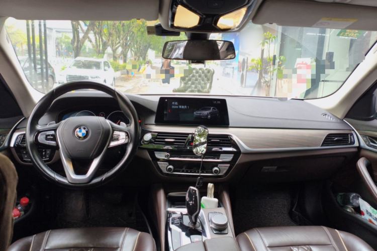 Used BMW 5 Series 2019 530Li Leading Model Luxury Package Center Console