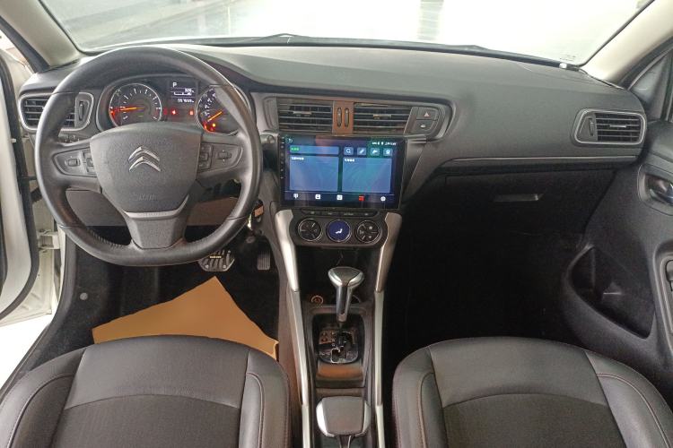 Used Citroen C3-XR 2015 1.6L Automatic Fashion Model Center Console