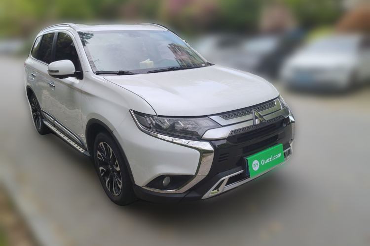 Used Mitsubishi Outlander 2019 2.4L 4x4 Zhi Xiang Edition 7 Seats China V Emission Standard Front Right 45 Deg