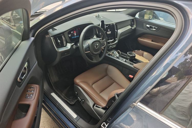Used Volvo XC60 2024 B5 4x4 Smart Luxury Edition
