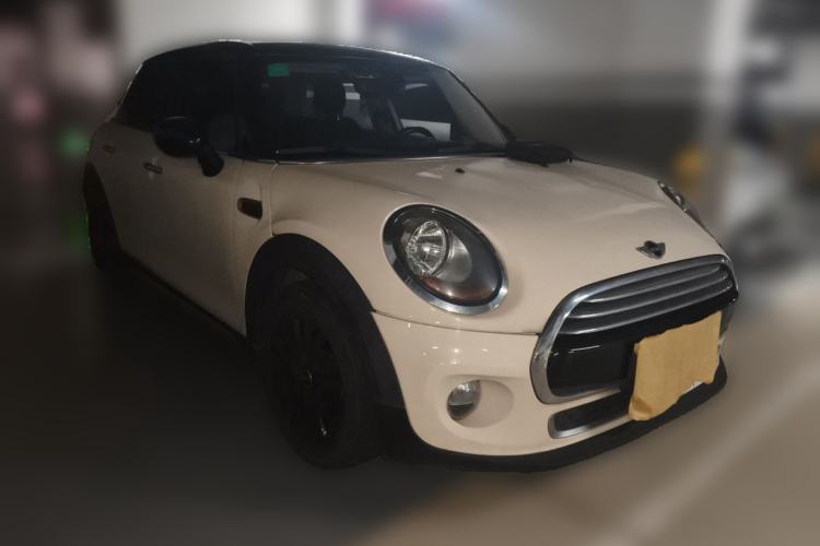 Used MINI 2015 1.5T COOPER Fun Five-Door Edition Front Right 45 Deg
