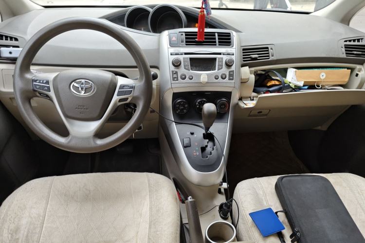 Used Toyota Verso 2015 180E CVT Crossover Edition Center Console