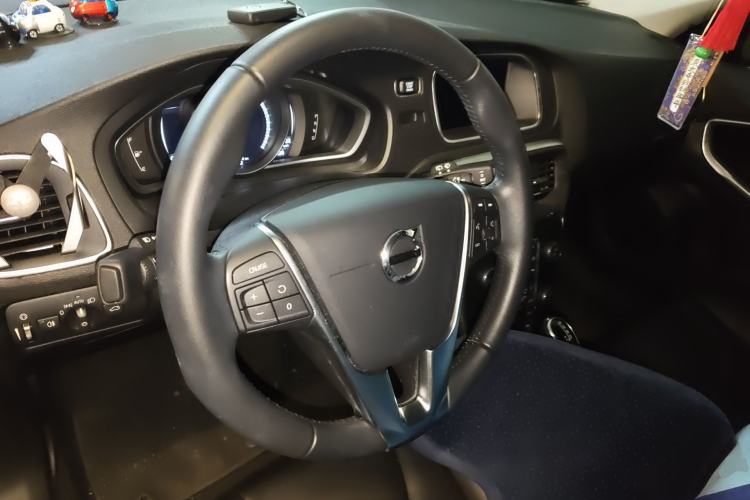 Used Volvo V40 2019 T3 Zhiyi Edition
