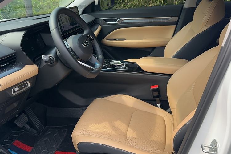 Used Geely Auto Emgrand L HiP 2024 Champion Edition 1.5TD-DHT Pro 100KM Excellence Model
