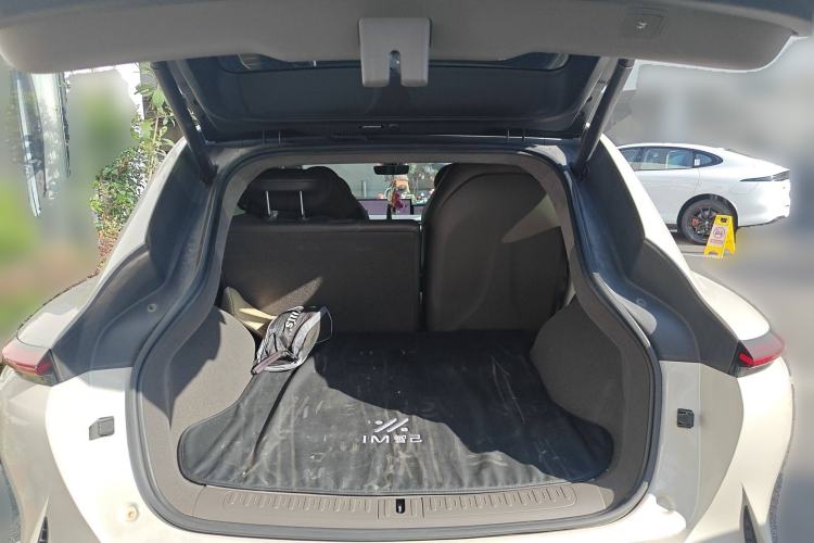 Used IM LS7 2023 100kWh Pro All-Wheel-Drive Version