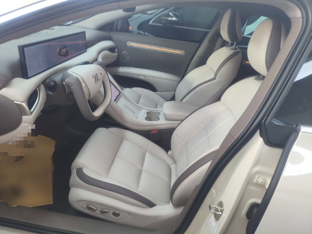 Переднее сиденье в автомобиле