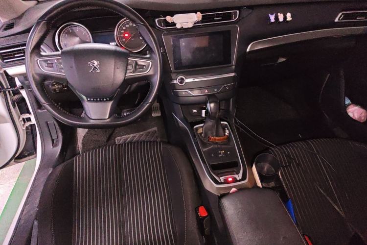 Used Peugeot 408 2016 1.6T Automatic Luxury Edition Center Console