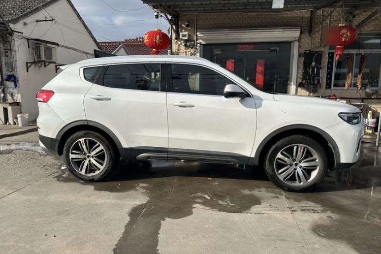 Used Haval H6 2017 Red-Label 1.3T Automatic Two-Wheel Drive ZhiShang Model
