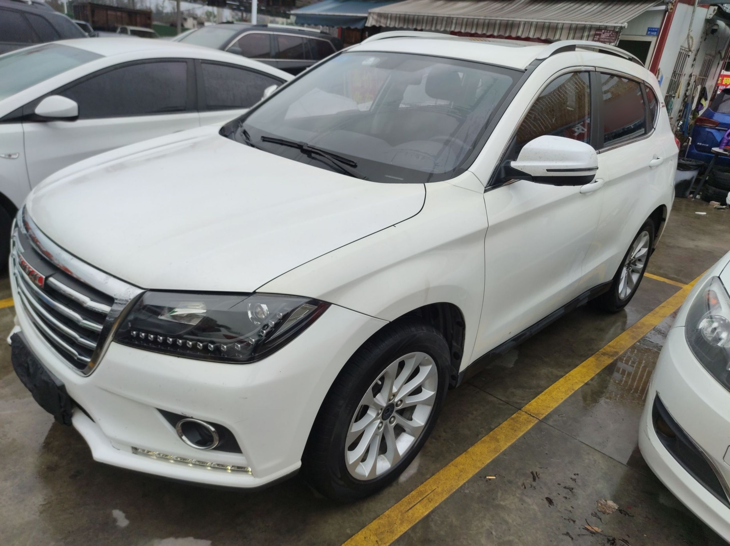 Под передней частью автомобиля