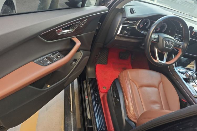 Used Audi Q7 2020 55 TFSI quattro Black Warrior Exclusive Edition Driver Seat