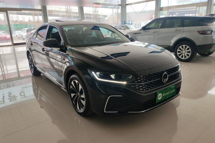 Used Volkswagen Passat 2022 330TSI Starry Elite Edition Front Right 45 Deg