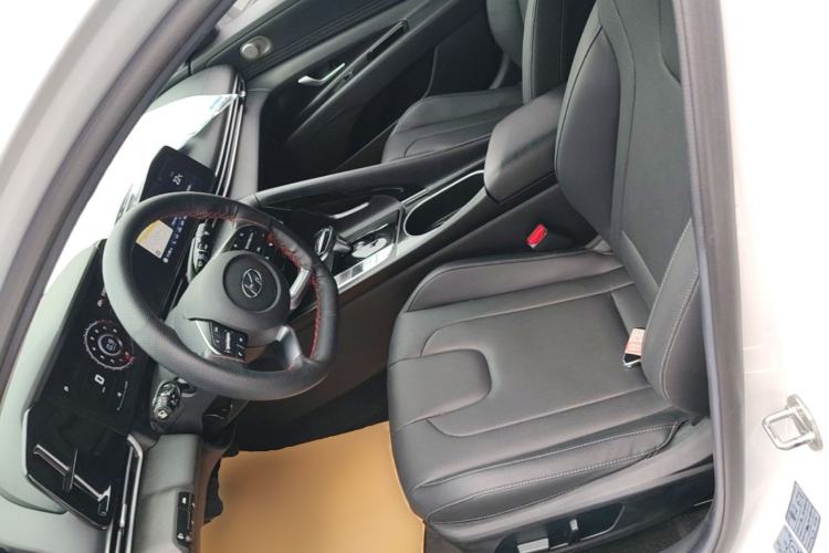 Used Hyundai Elantra 2021 1.5L CVT LUX Prestige Edition Left Front Seat