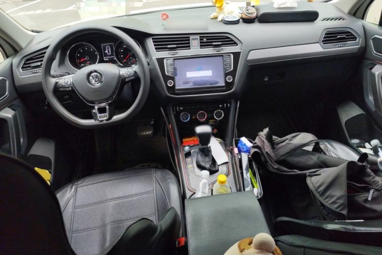 Used Volkswagen Tiguan L 2017 330TSI Automatic Two-Wheel Drive Luxury Edition Center Console