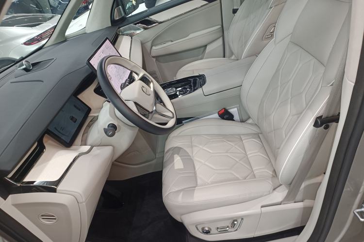 Used Volvo EM90 2025 Ultra Six-Seater